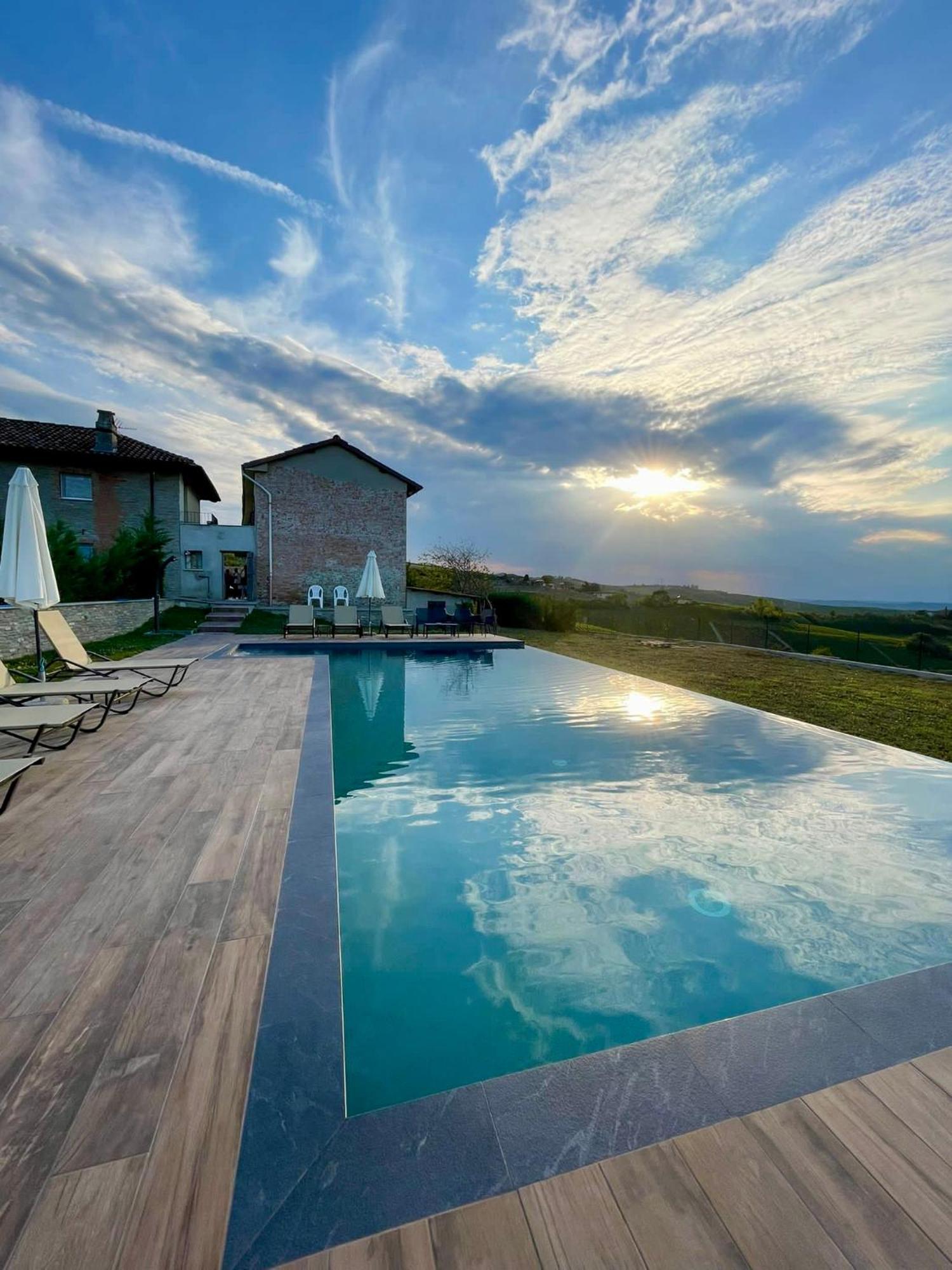 Villa Barbero Alba Langhe Манго Экстерьер фото